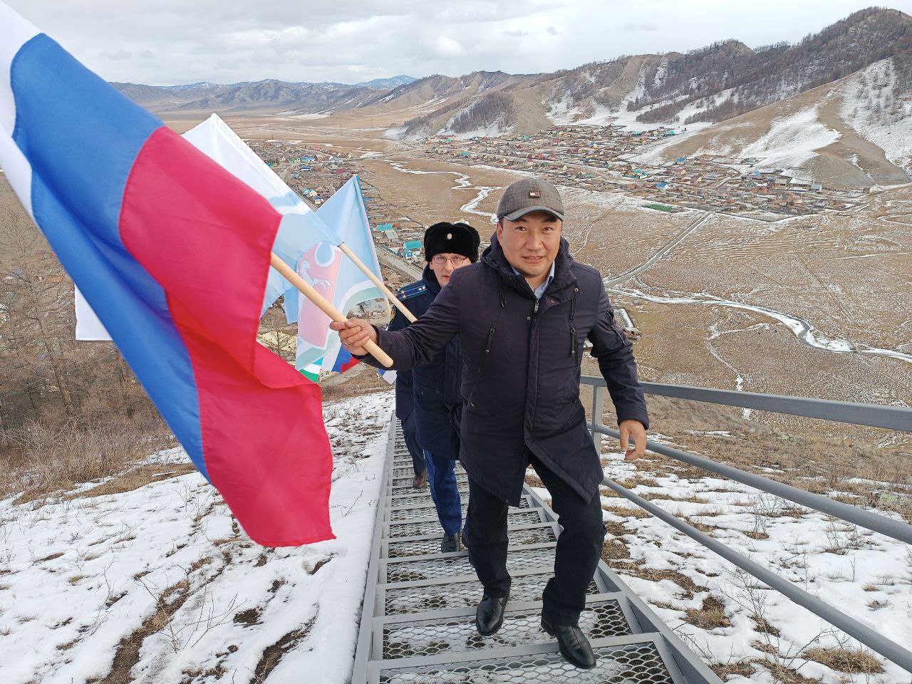 В Усть-Кане открыли смотровую площадку на горе Каскак туу