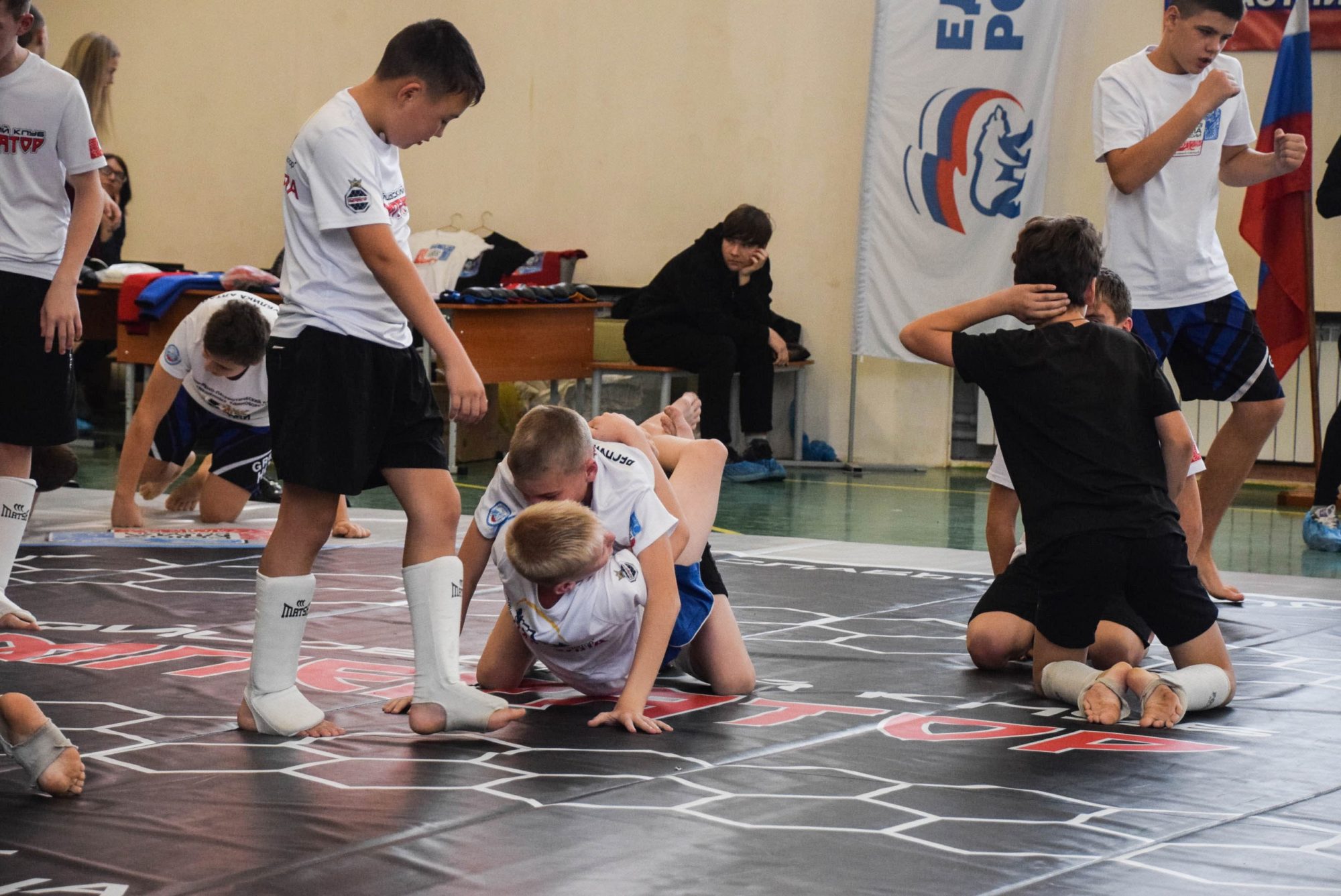 Соревнования по смешанным единоборствам прошли в Горно-Алтайске 