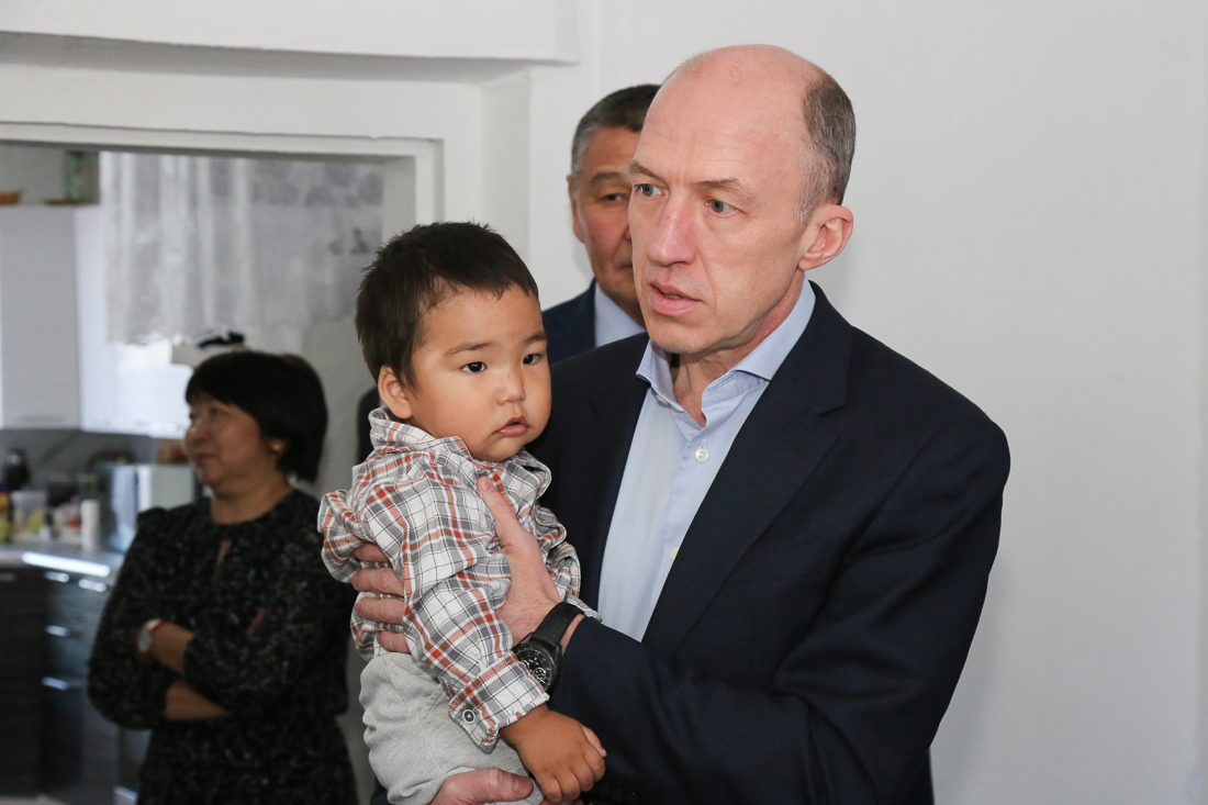Олег Хорохордин в Шашикмане навестил семью участника СВО