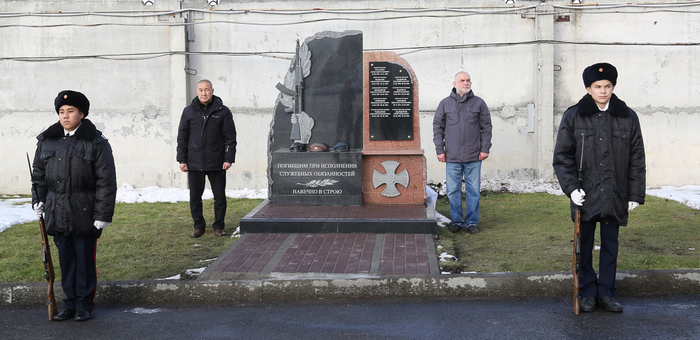 В Республике Алтай открыли памятник сотрудникам ОМОН и СОБР
