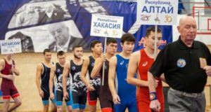 Лазарь Самойлов стал призером чемпионата СФО по спортивной борьбе