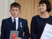 В Онгудае школьника наградили за спасение тонущей девочки