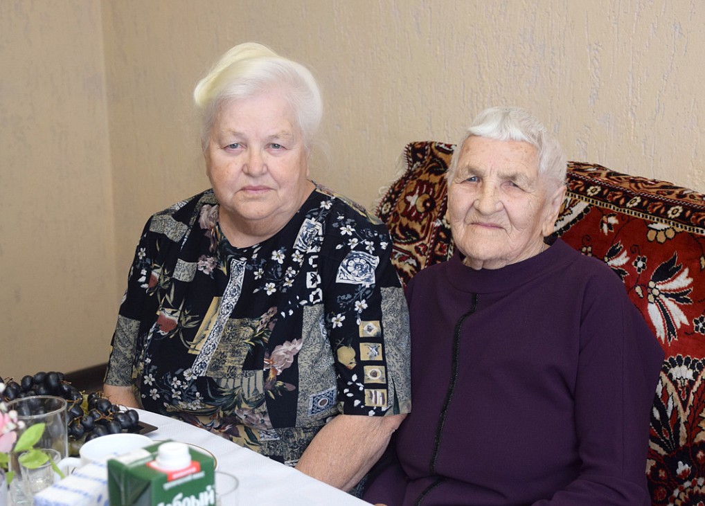 Ветерана труда Зою Нагайцеву поздравили с 95-летием