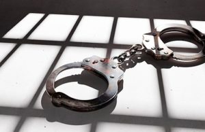 Горожанин забрался на кухню кафе «Ролл Н Ролл» и утащил сумочку
