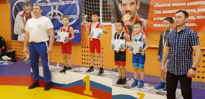 В Чойском районе прошёл открытый турнир по борьбе