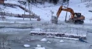Ледяные пробки образовались на реках в Чемальском районе