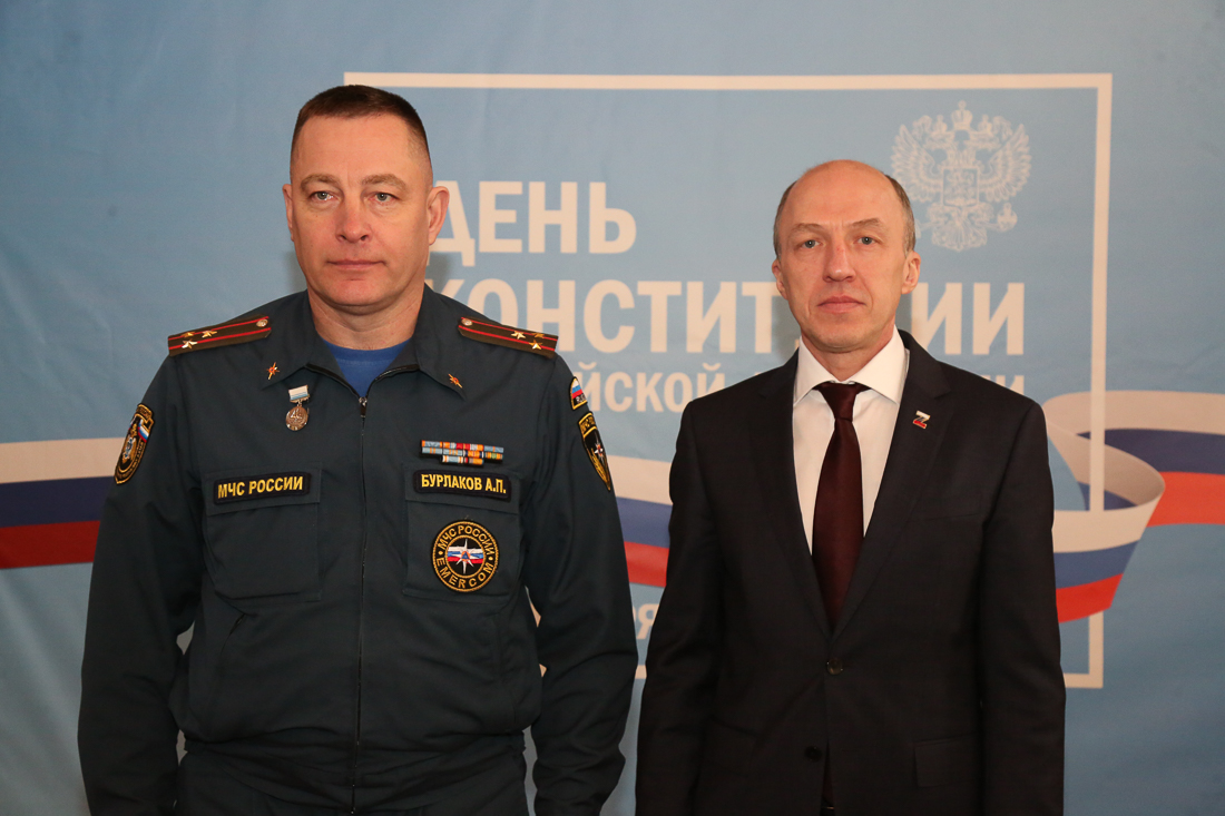 В День Конституции жителям Республики Алтай вручили государственные награды 