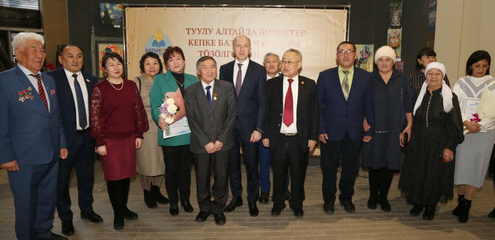 В Республике Алтай поздравили писателей и издателей