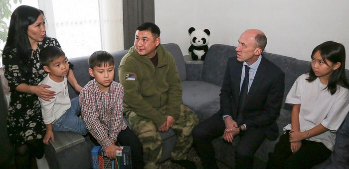 Олег Хорохордин в Чемальском районе навестил семьи участников спецоперации