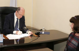 Глава республики провел личный прием граждан Глава республики провел личный прием граждан