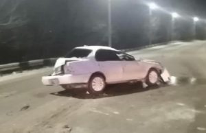 В Горно-Алтайске «Тойота» на скорости съехала с дороги и опрокинулась В Горно-Алтайске «Тойота» на скорости съехала с дороги и опрокинулась