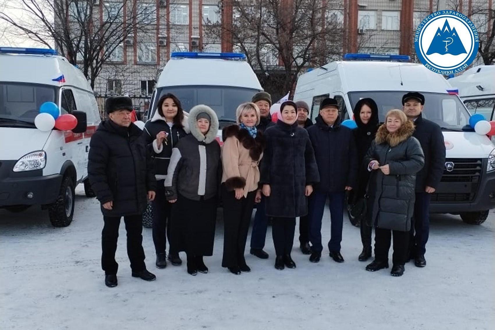 Районные больницы получили автомобили скорой помощи 