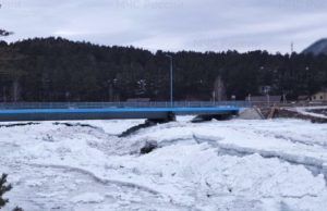 В Чемальском районе борются с ледяным зажором В Чемальском районе борются с ледяным зажором