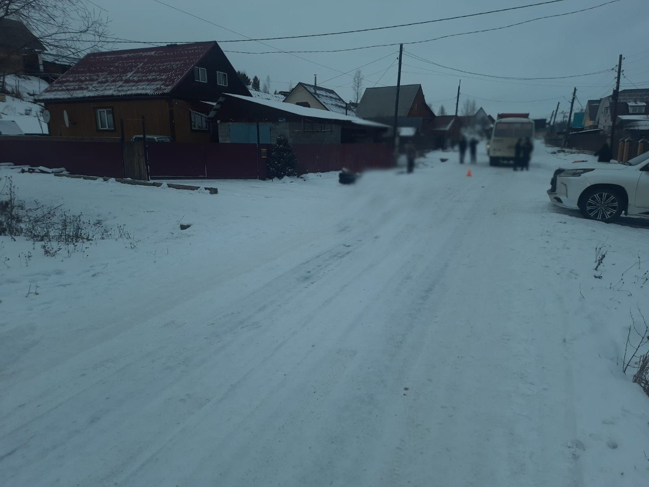 В Алферово автобус насмерть сбил мальчика, катавшегося на ледянке 