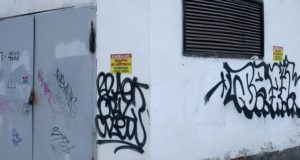 Школьников пристыдили и попросили не портить городское имущество В Горно-Алтайске школьников попросили не портить городское имущество