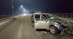 В Чемале «Тойота» влетела в бордюр на мосту, серьезно пострадала пассажирка