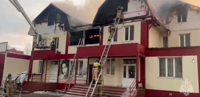В Рыбалке загорелось кафе «Восток»