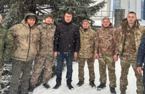 Артур Кохоев в Луганске встретился с бойцами из Республики Алтай Артур Кохоев в Луганске встретился с бойцами из Республики Алтай