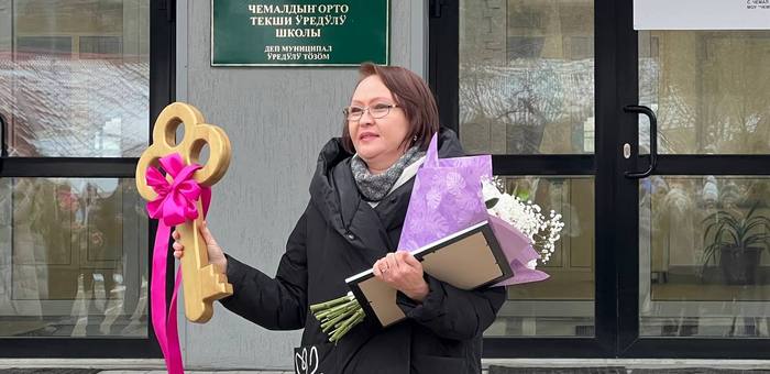 Обновленную школу, стадион и «умную» спортплощадку открыли в Чемале