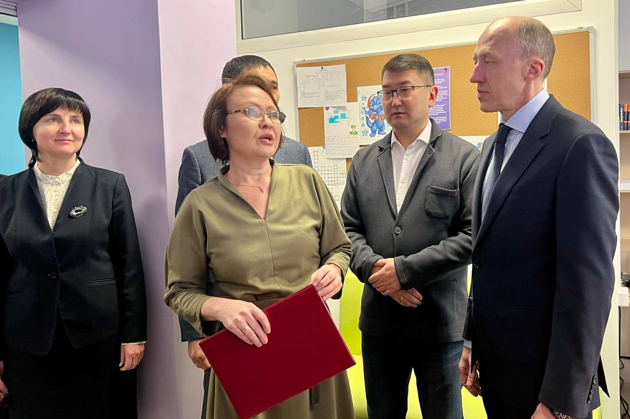 Обновленную школу, стадион и «умную» спортплощадку открыли в Чемале 