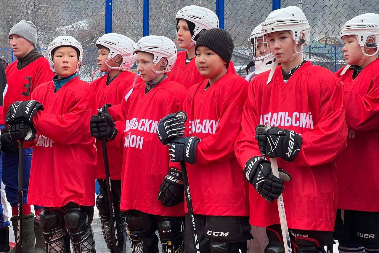 Обновленную школу, стадион и «умную» спортплощадку открыли в Чемале 