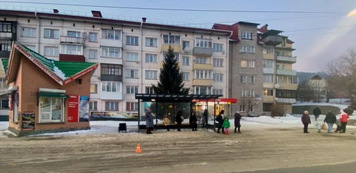 7-летний ребенок получил травму головы после того, как выпал из автобуса