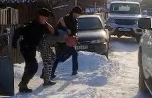 В Майме задержали пьяного мужчину, который писал националистические комментарии в интернете В Майме задержали пьяного мужчину, который писал националистические комментарии в интернете