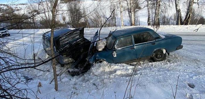 В столкновении «Лады» и «Тойоты» у Верх-Карагужа пострадали три человека