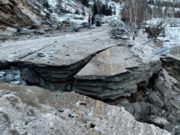 Участок Чуйского тракта поврежден из-за камнепада Участок Чуйского тракта поврежден из-за камнепада