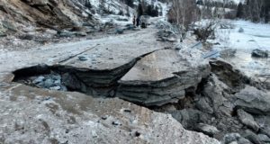 Участок Чуйского тракта поврежден из-за камнепада