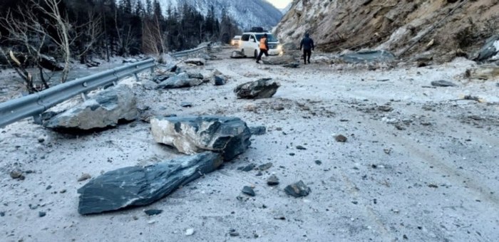 Олег Хорохордин взял под личный контроль ликвидацию последствий камнепада