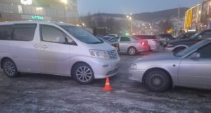 «Тойота» сбила женщину на парковке в Горно-Алтайске «Тойота» сбила женщину на парковке в Горно-Алтайске