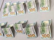 Иностранцы пытались подкупить таможенника в Республике Алтай Иностранцы пытались подкупить таможенника в Республике Алтай