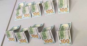 Иностранцы пытались подкупить таможенника в Республике Алтай Иностранцы пытались подкупить таможенника в Республике Алтай