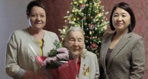 В Турочаке поздравили с 95-летием труженицу тыла Анфизу Погодаеву