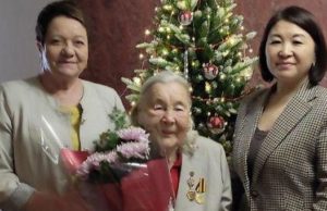 В Турочаке поздравили с 95-летием труженицу тыла Анфизу Погодаеву В Турочаке поздравили с 95-летием труженицу тыла Анфизу Погодаеву