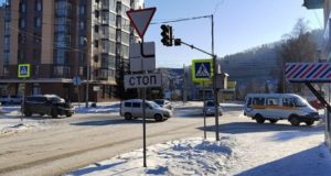 В Горно-Алтайске из-за ДТП сломался светофор на оживленном перекрестке В Горно-Алтайске из-за ДТП сломался светофор на оживленном перекрестке