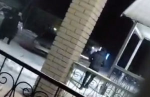 В Чое мужчина открыл стрельбу около бара В Чое мужчина с ружьем напугал сельчан стрельбой у бара