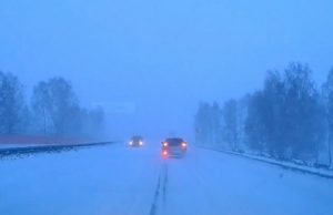 Штормовое предупреждение объявлено из-за метели и сильного ветра Штормовое предупреждение объявлено из-за метели и сильного ветра