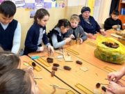 Ученики Шебалинской школы делают окопные свечи для фронта Ученики Шебалинской школы делают окопные свечи для бойцов СВО