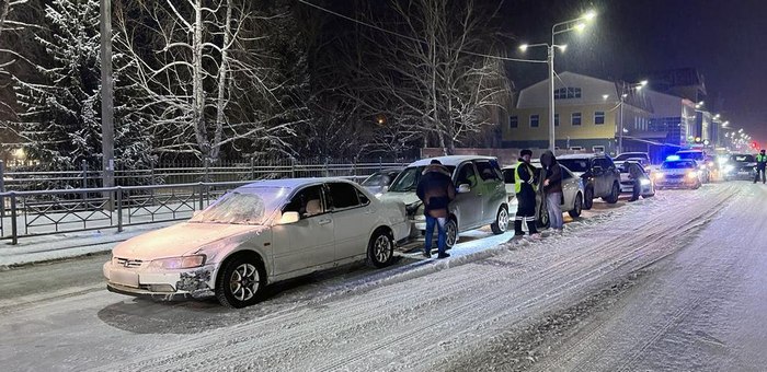 Четыре автомобиля столкнулись в Горно-Алтайске