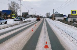 В Усть-Кане иномарка, обгоняя снегоуборщик, сбила ребенка В Усть-Кане иномарка, обгоняя снегоуборщик, сбила ребенка