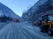 Движение на пострадавшем от камнепада участке Чуйского тракта частично восстановлено Движение на пострадавшем от камнепада участке Чуйского тракта частично восстановлено