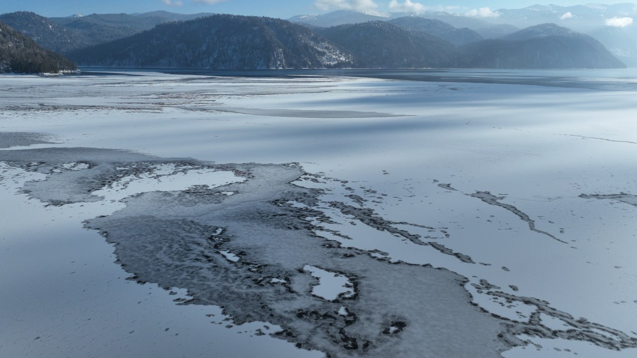 На Телецком озере появился первый лед 