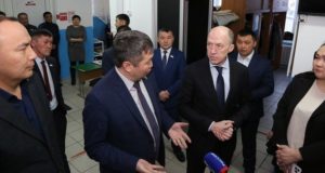 Олег Хорохордин в Кош-Агачском районе посетил школу и открыл новый ФАП