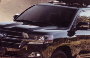Приятели хотели спасти от приставов Land Cruiser. Но безуспешно Приятели хотели спасти от приставов Land Cruiser. Но безуспешно