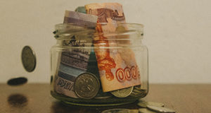 Горожанке удалось отсудить компенсацию за падение на льду с управляющей организации