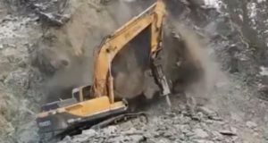ЧП на Аскатском боме: из-за обвала скалы едва не погиб дорожный рабочий