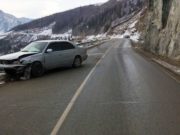 В Онгудайском районе иномарка врезалась в скалу, пострадали два человека