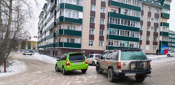 «Субару» и «Ниссан» столкнулись в Горно-Алтайске, пострадал пенсионер